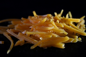 Cheddar Käse, in Streifen geschnitten